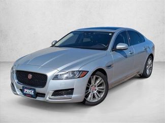 Used 2017 Jaguar XF 35t video 1