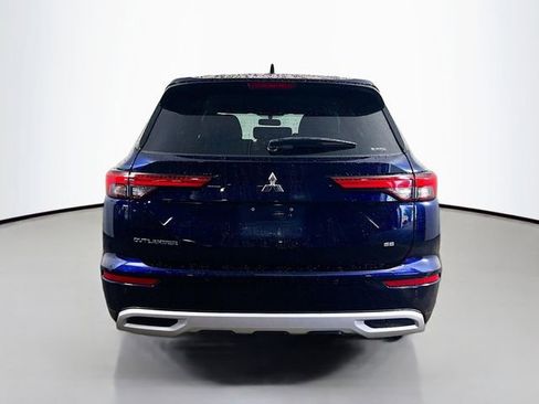 Used 2023 Mitsubishi Outlander SE image 8