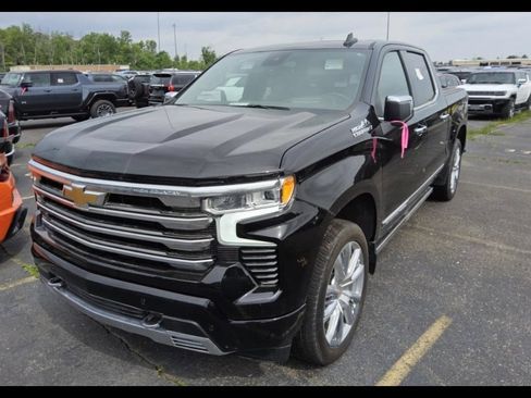Used 2024 Chevrolet Silverado 1500 High Country w/ High Country Premium Package AWD/4WD image 2