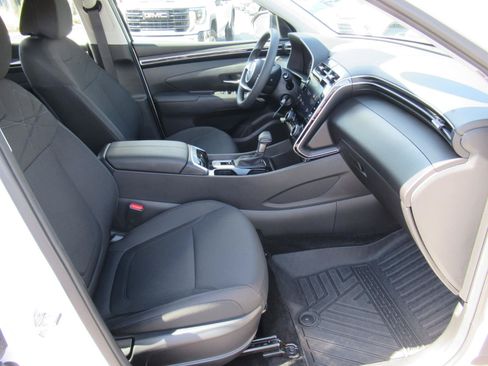 Used 2024 Hyundai Tucson SE FWD image 12
