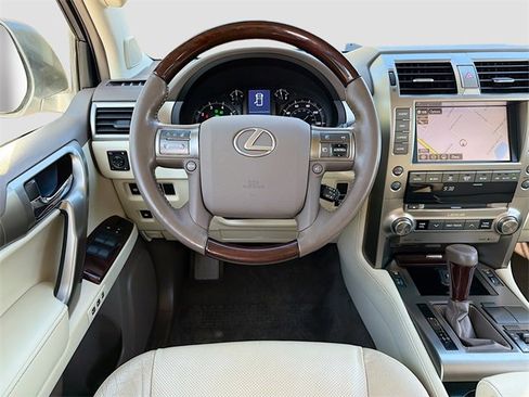 Used 2018 Lexus GX 460 image 16