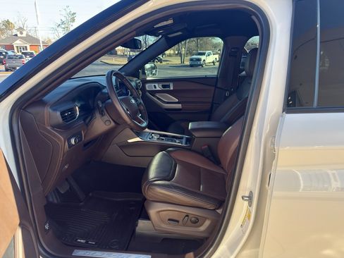 Used 2022 Ford Explorer King Ranch w/ Technology Package image 13