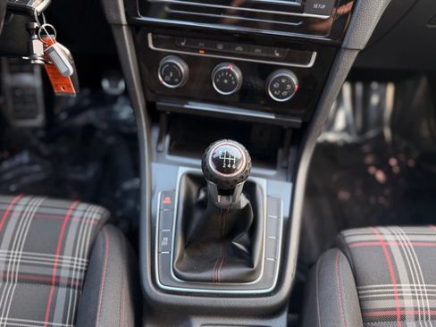Used 2018 Volkswagen GTI SE FWD image 28