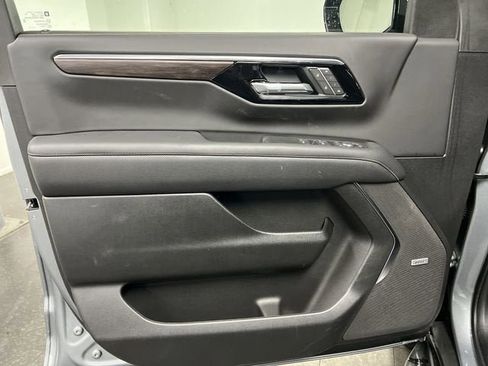 New 2025 Chevrolet Suburban Premier image 22