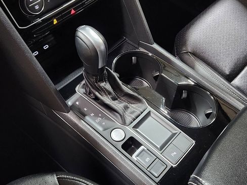 Used 2023 Volkswagen Atlas SE image 40