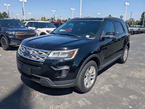 Used 2018 Ford Explorer XLT w/ Equipment Group 201A AWD/4WD image 10