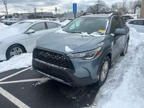 Used 2023 Toyota Corolla Cross LE image 4