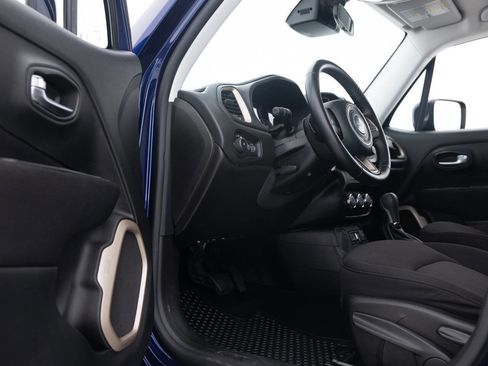 Used 2016 Jeep Renegade Latitude FWD image 29