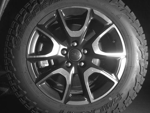 Used 2025 Jeep Compass Trailhawk image 12