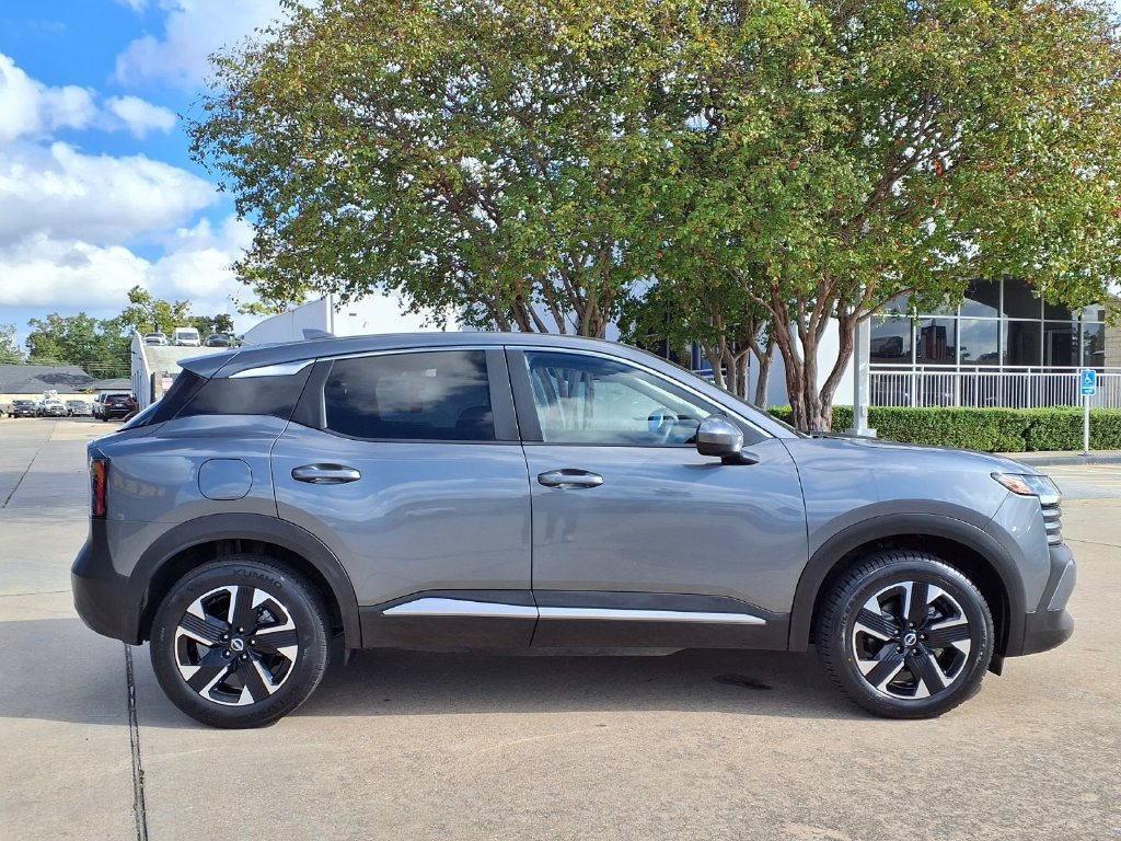 Used 2025 Nissan Kicks SV AWD/4WD image 8