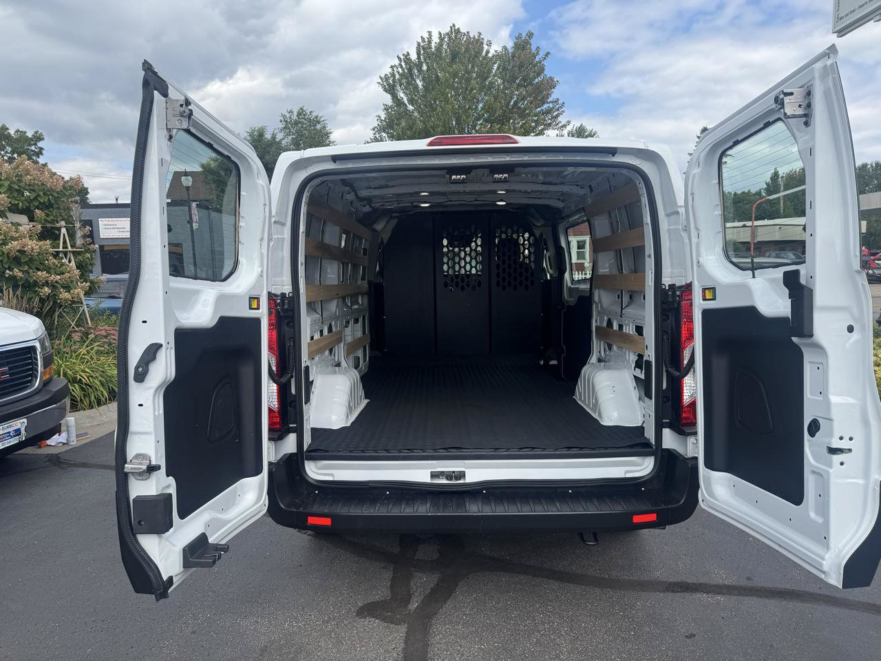 Used 2025 Ford Transit 250 Low Roof w/ Exterior Upgrade Package RWD image 10