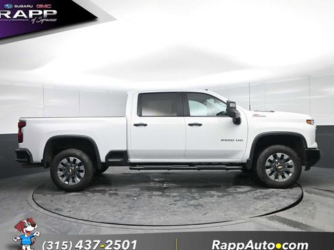 Used 2024 Chevrolet Silverado 2500 Custom w/ Custom Value Package image 3