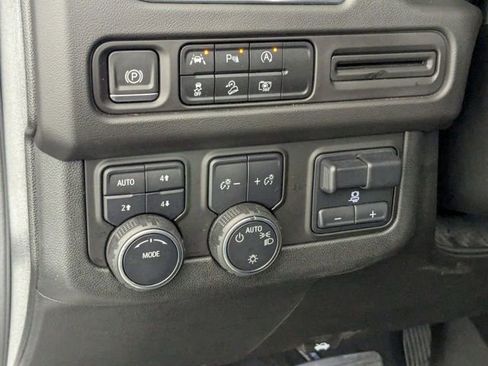 Used 2023 Chevrolet Tahoe Z71 w/ Luxury Package AWD/4WD image 15
