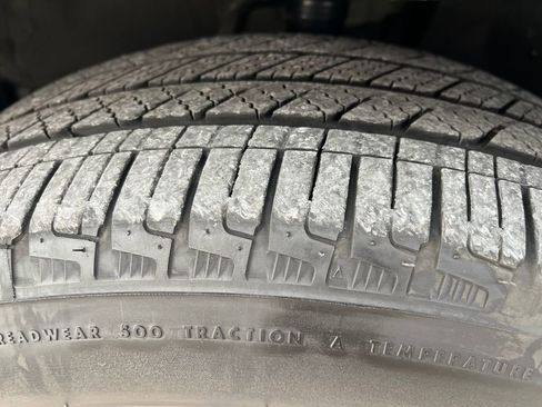 Used 2024 Nissan Pathfinder Platinum image 29