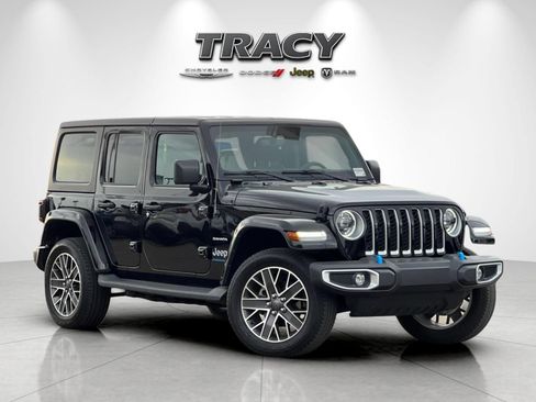 Used 2023 Jeep Wrangler Unlimited Sahara AWD/4WD image 2