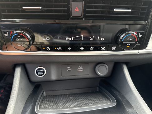 Used 2023 Nissan Rogue SV w/ SV Premium Package AWD/4WD image 27