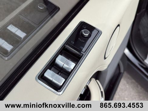 Used 2020 Land Rover Range Rover HSE image 13