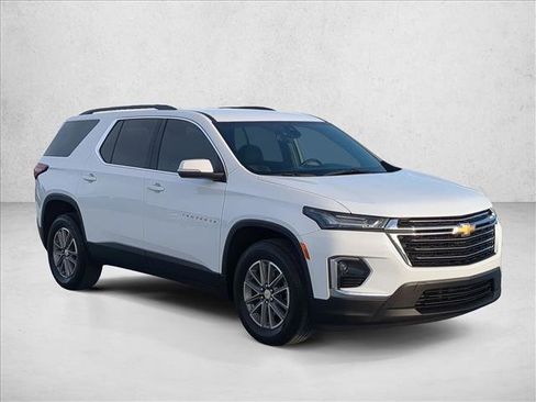 Used 2023 Chevrolet Traverse LT FWD image 3