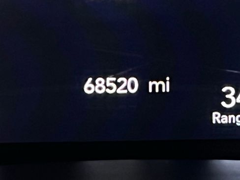 Used 2024 Chrysler Pacifica Touring-L image 18