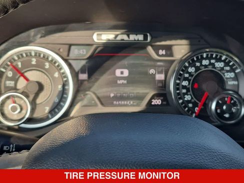 Used 2024 RAM 1500 Laramie RWD image 32