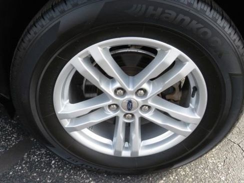 Certified 2022 Ford Explorer XLT w/ Equipment Group 202A image 33