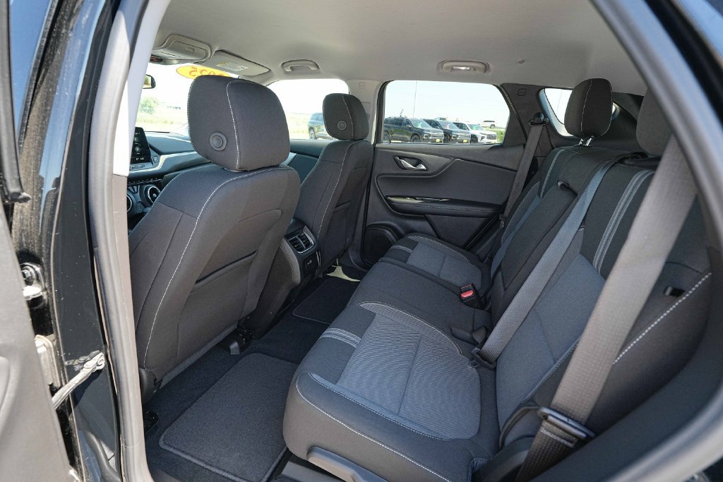 Used 2025 Chevrolet Blazer LT AWD/4WD image 19