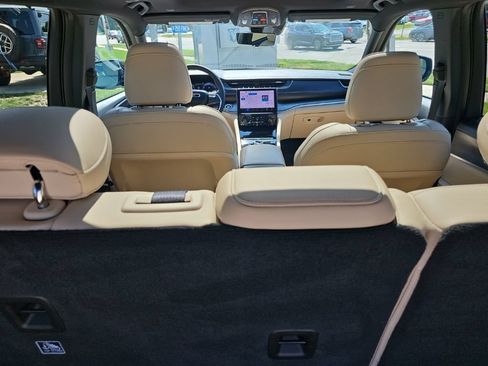 Certified 2025 Jeep Grand Cherokee Limited w/ Luxury Tech Group II AWD/4WD image 25