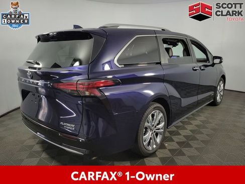 Used 2021 Toyota Sienna Platinum FWD image 9