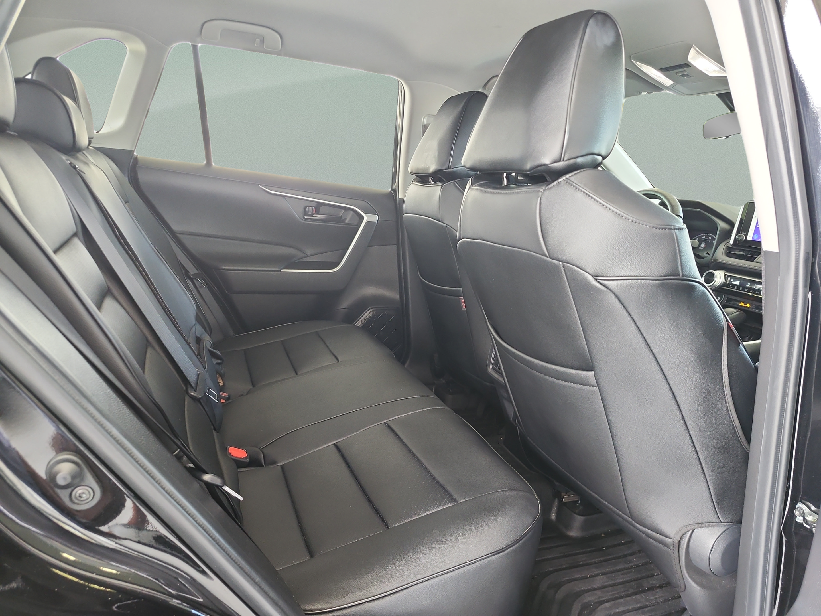 Used 2025 Toyota RAV4 LE FWD image 18