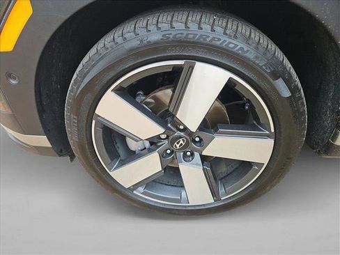 Used 2025 Hyundai Santa Fe Limited FWD image 13