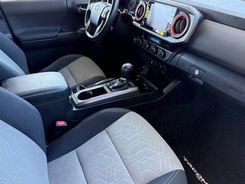 Used 2021 Toyota Tacoma TRD Off-Road w/ Technology Package AWD/4WD image 23