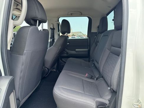 Used 2024 Nissan Frontier SV w/ SV Convenience Package RWD image 16
