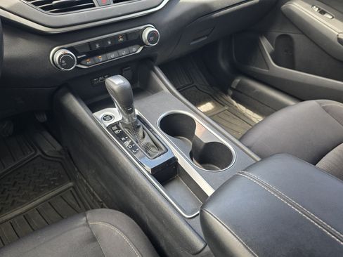 Used 2022 Nissan Altima 2.5 SV FWD image 16