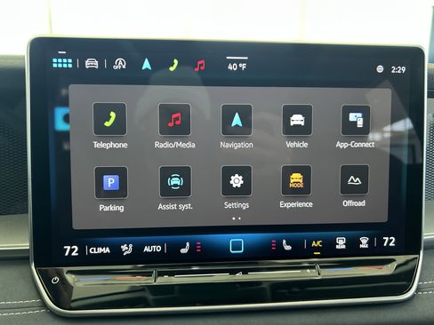 Certified 2025 Volkswagen Tiguan SE image 11