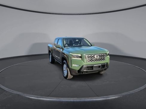 Used 2022 Nissan Frontier SV w/ SV Premium Package image 2