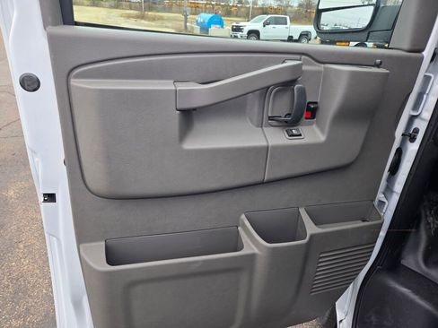 New 2026 Chevrolet Express 2500 image 18