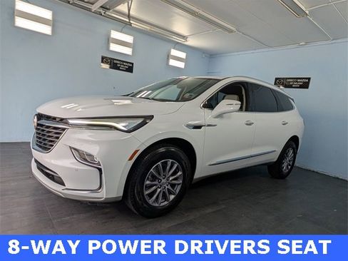 Used 2023 Buick Enclave Essence image 3