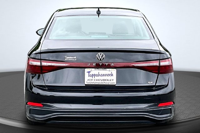 Used 2025 Volkswagen Jetta SE FWD image 5
