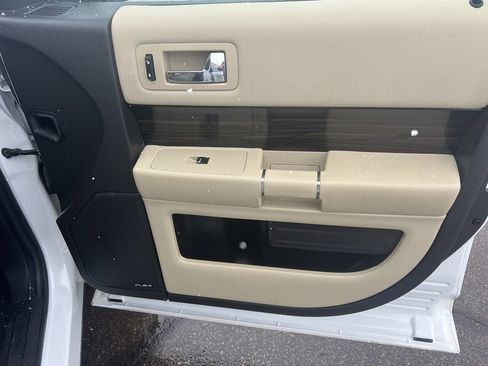 Used 2019 Ford Flex SEL image 39