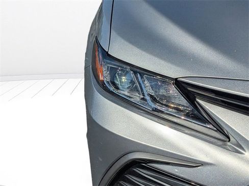 Used 2022 Toyota Camry LE image 9