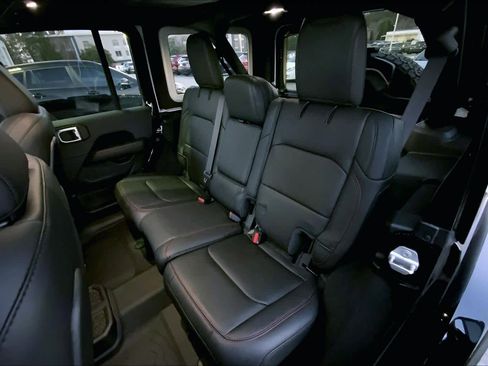 Used 2024 Jeep Wrangler Unlimited Rubicon image 20