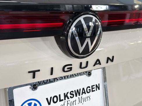 New 2026 Volkswagen Tiguan SE R-Line FWD image 34