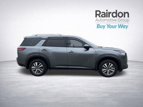 Used 2025 Nissan Pathfinder SL AWD/4WD image 8