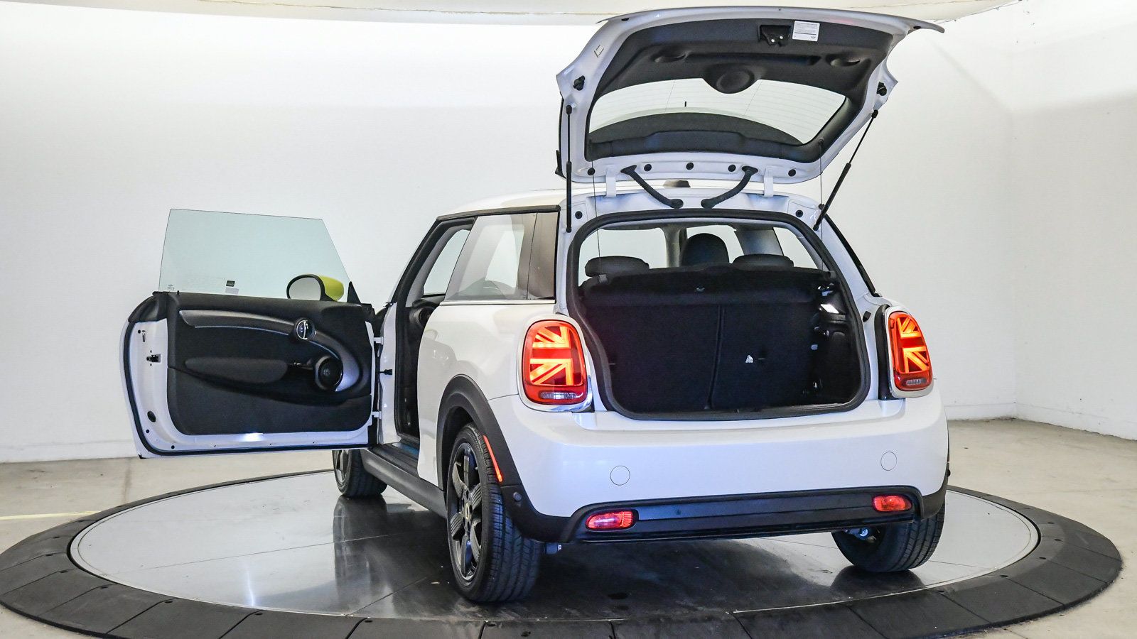 Used 2024 MINI Cooper SE FWD image 28