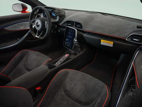 Used 2023 McLaren Artura RWD image 26