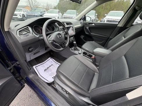 Used 2021 Volkswagen Tiguan SE image 19