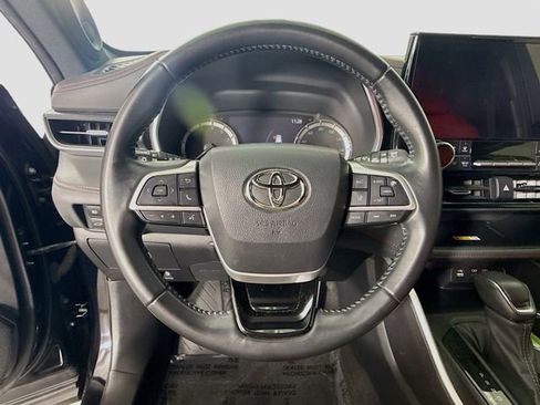 Used 2023 Toyota Highlander XSE image 11
