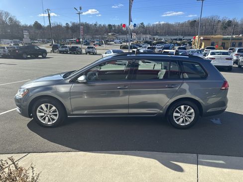 Used 2016 Volkswagen Golf S image 5
