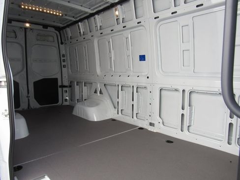 New 2025 Mercedes-Benz Sprinter 4500 image 21