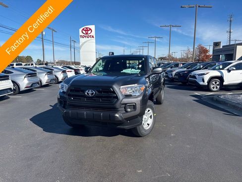 Used 2017 Toyota Tacoma SR image 1
